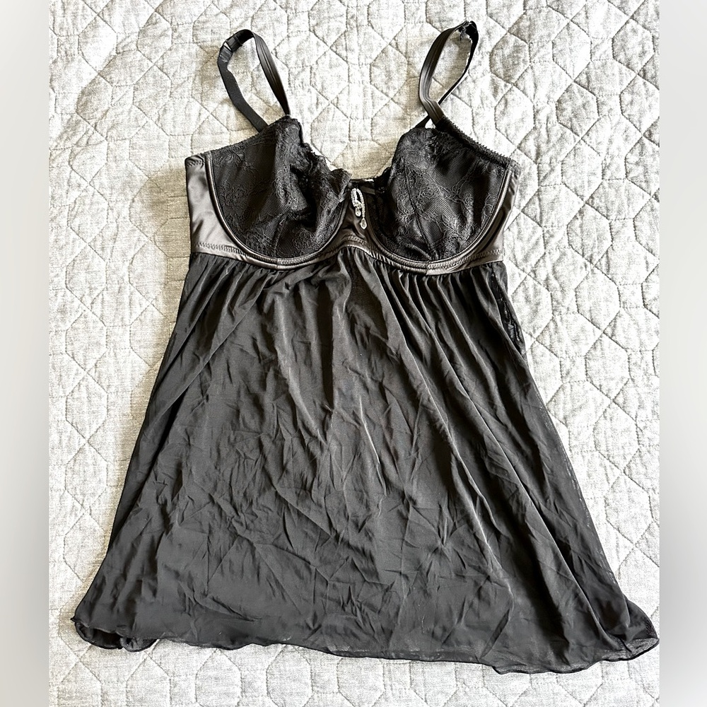 NWOT Black Lace Trim Camisole with bra closure - size 38DD